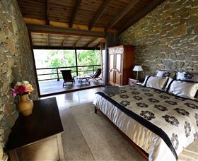 The Stonehouse Retreat - Sydney 4u 1