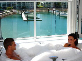 Beachside Magnetic Harbour Apartments - Accommodation Sydney 1