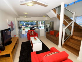 Beachside Magnetic Harbour Apartments - Accommodation Sydney 2
