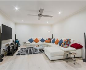 The Tropics At Vogue Holiday Homes - Accommodation Sydney 3