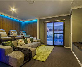 Aqua Palms At Vogue Holiday Homes - Accommodation Sydney 2