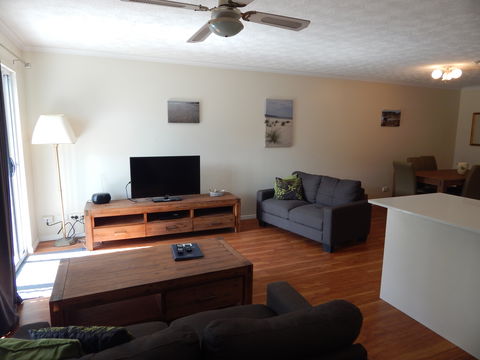 Tranquil Shores Self Contained Holiday Apartments - Sydney 4u 2