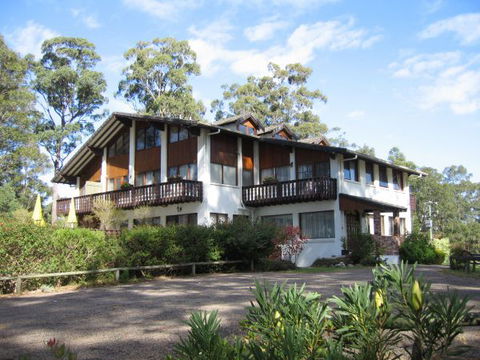 Chalet Swisse Spa Retreat - Accommodation Sydney 1