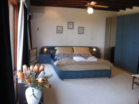 Chalet Swisse Spa Retreat - Accommodation Sydney 3