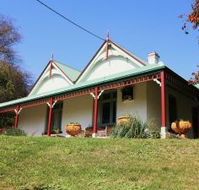 Ravenscroft and The Cottage - Sydney 4u