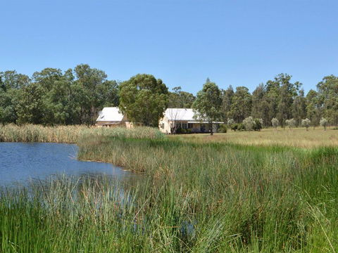 Madigan Wine Country Cottages - Sydney 4u 0
