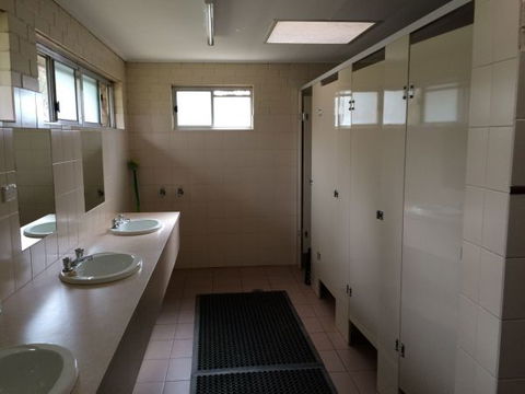Ardern's Caravan Park, Myrtleford - Sydney 4u 5