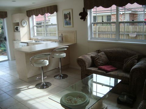 The White House - Shellharbour Village - Sydney 4u 1