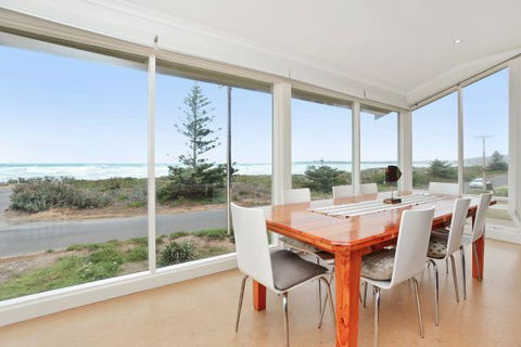 Willows - Accommodation Sydney 0