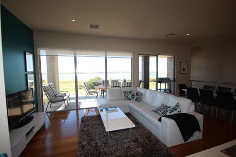 LJ Hooker Goolwa Holiday Rentals - 42 Underwood Avenue, Goolwa Beach - Accommodation Sydney 0