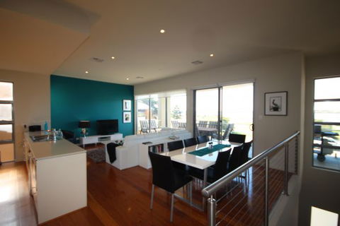 LJ Hooker Goolwa Holiday Rentals - 42 Underwood Avenue, Goolwa Beach - Accommodation Sydney 2