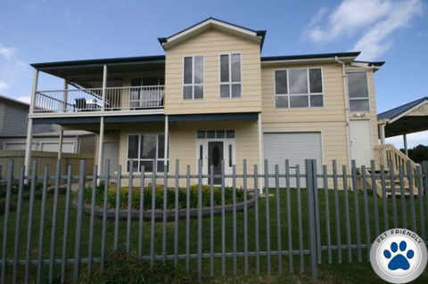 LJ Hooker Goolwa Holiday Rentals - 42 Underwood Avenue, Goolwa Beach - Accommodation Sydney 4