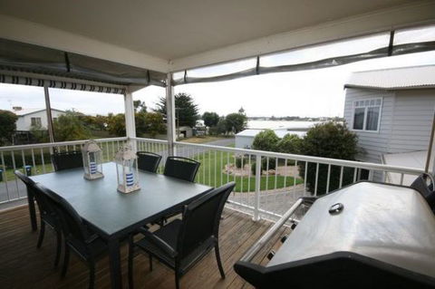LJ Hooker Goolwa Holiday Rentals - 42 Underwood Avenue, Goolwa Beach - Accommodation Sydney 6