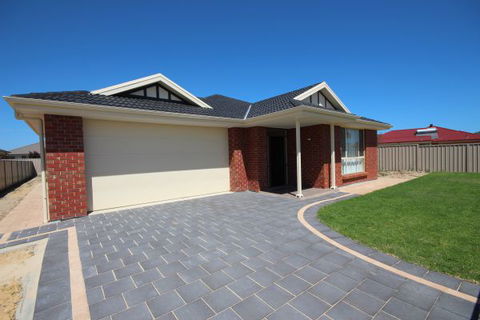 LJ Hooker Goolwa Holiday Rentals - 42 Underwood Avenue, Goolwa Beach - Accommodation Sydney 16