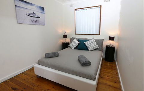 Waratah Beach Breaks - Sydney 4u 1