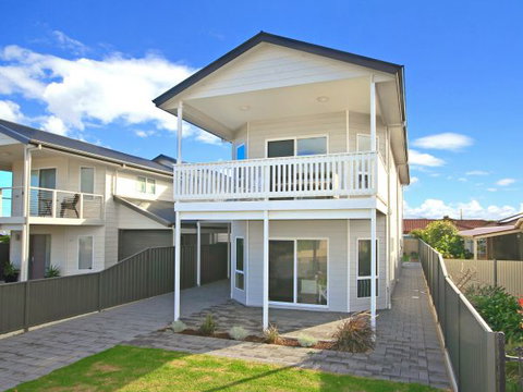 Century 21 SouthCoast: White Caps - Accommodation Sydney 0