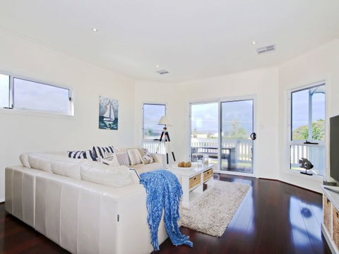 Century 21 SouthCoast: White Caps - Accommodation Sydney 1