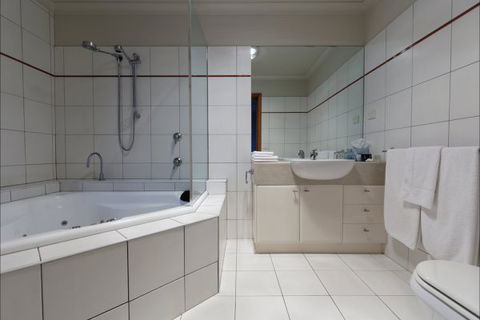 Eugenie's Luxury Accommodation - Accommodation Sydney 4