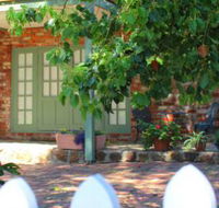 Kalamunda Carriages and Three Gums Cottage - Sydney 4u