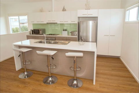 Ocean Sounds - Accommodation Sydney 1