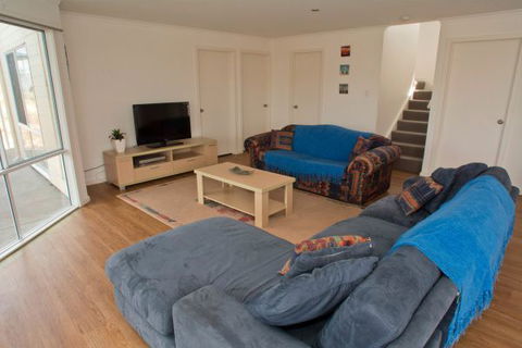 Ocean Sounds - Accommodation Sydney 3