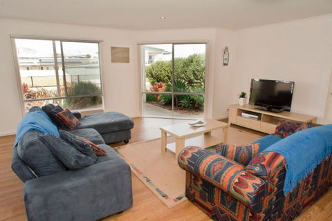 Ocean Sounds - Accommodation Sydney 4