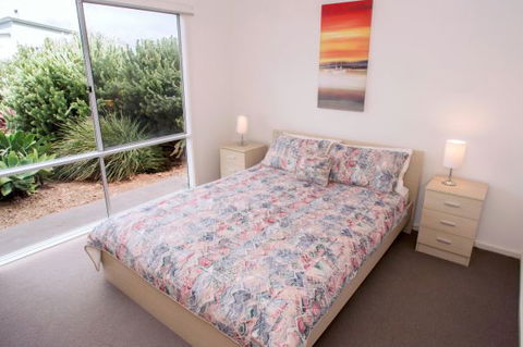 Ocean Sounds - Accommodation Sydney 6