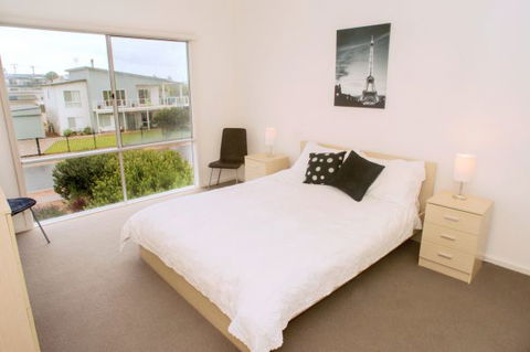 Ocean Sounds - Accommodation Sydney 7