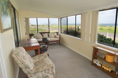 Beach Point - Accommodation Sydney 4