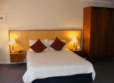 Ocean Beach Hotel - Sydney 4u