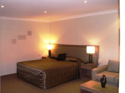 Parkes Int Motor Inn - Sydney 4u 1