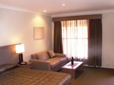Parkes Int Motor Inn - Sydney 4u 4