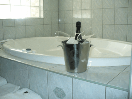Charles Rasp Motor Inn And Cottages - Accommodation Sydney 2