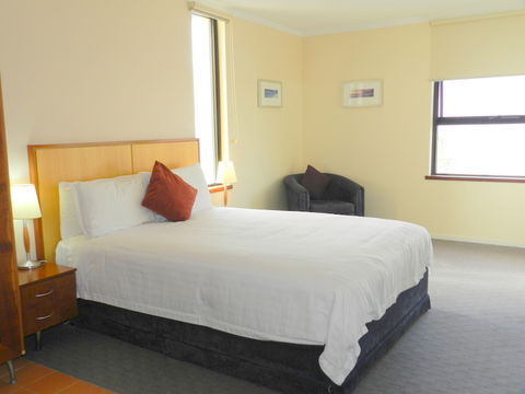 Ocean Beach Hotel - Accommodation Sydney 1