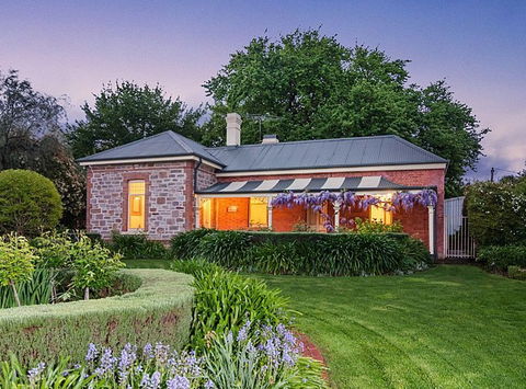 Dumas House - Sydney 4u 1