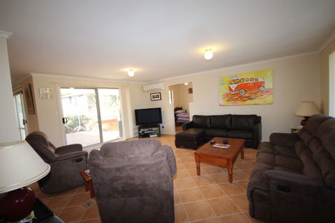 LJ Hooker Goolwa Holiday Rentals - 12 Willmett Road, Goolwa Beach - Accommodation Sydney 0