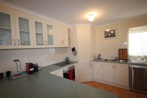 LJ Hooker Goolwa Holiday Rentals - 12 Willmett Road, Goolwa Beach - Accommodation Sydney 1