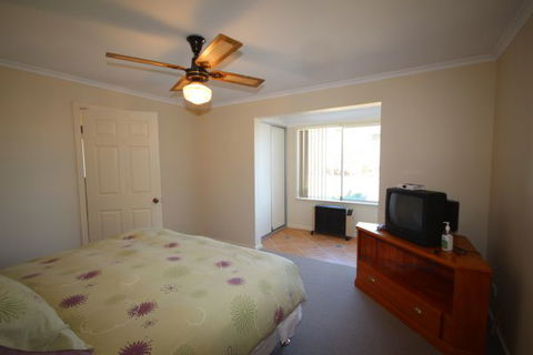 LJ Hooker Goolwa Holiday Rentals - 12 Willmett Road, Goolwa Beach - Accommodation Sydney 2