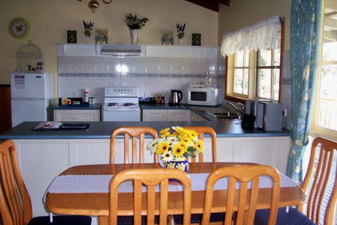 Sunflower Cottage - Accommodation Sydney 1