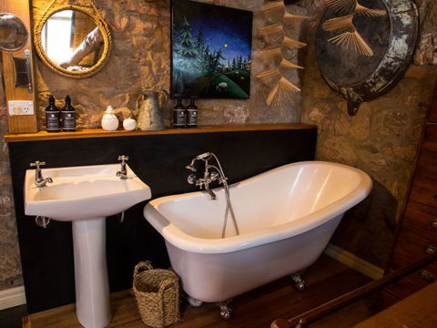 Farm Pod At Twamley Farm - Accommodation Sydney 5