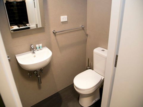 Abercombie Student Accommodation (Summer) - Sydney 4u 6