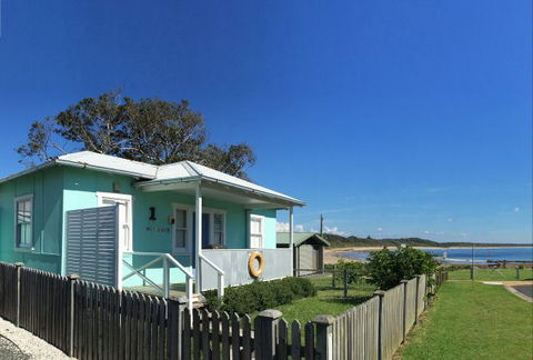 Aurora Beachfront Cottage - Sydney 4u 0