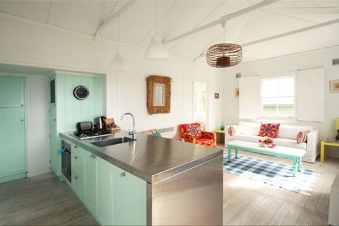 Aurora Beachfront Cottage - Sydney 4u 1