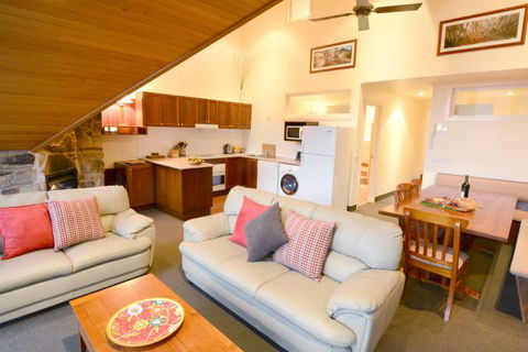 Falls Creek Country Club - Sydney 4u 3