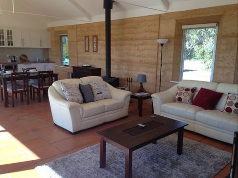 Muntiri Lodge Eco Retreat - Sydney 4u 2