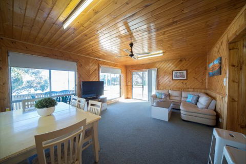 Mundic Waterfront Cottages - Accommodation Sydney 6