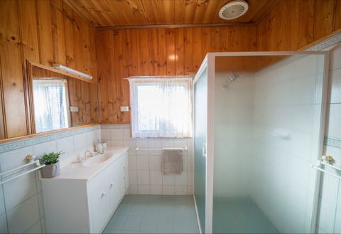Mundic Waterfront Cottages - Accommodation Sydney 9