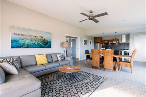 Parry Beach Breaks - Sydney 4u 6