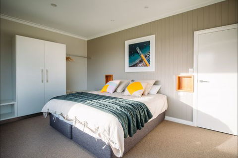 Parry Beach Breaks - Sydney 4u 7