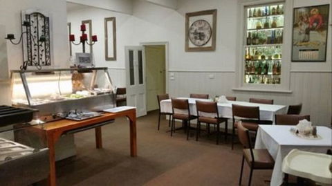 Royal Hotel Snake Valley - Sydney 4u 1